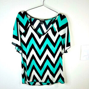 Rue21 Teal White & Black Chevron Stripes Short Sleeve V Neck Size Small Sheer